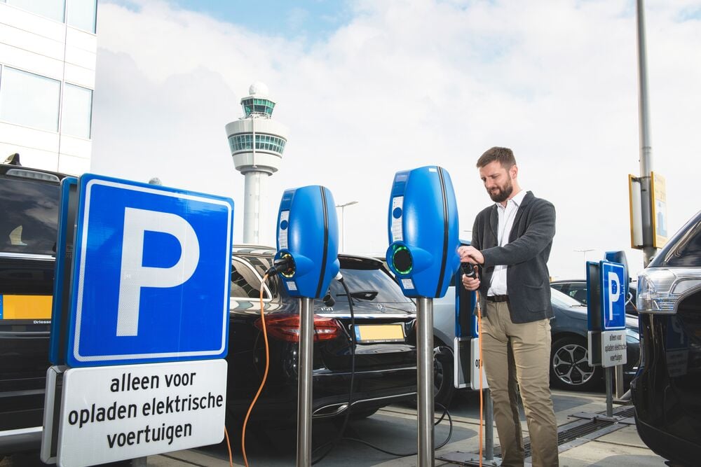 how to charge electric car in public uk